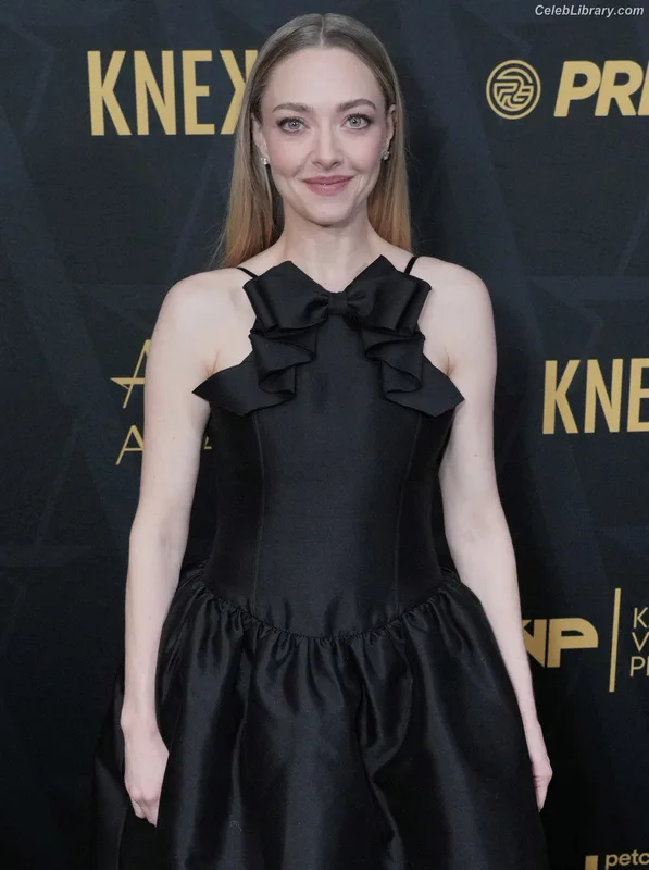 Amanda Seyfried photo 7 of 1296