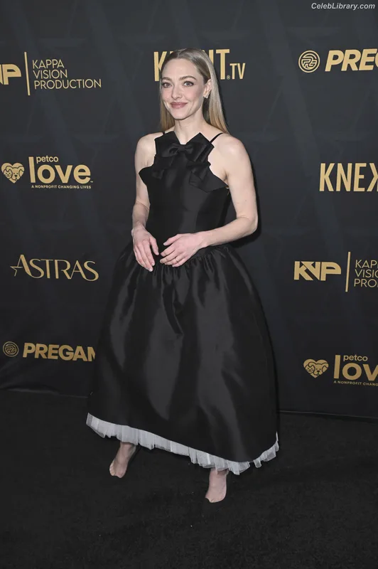 Amanda Seyfried photo 10 of 1296