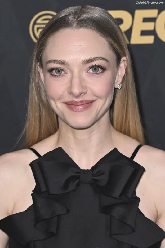 Amanda Seyfried photo 11 of 1296