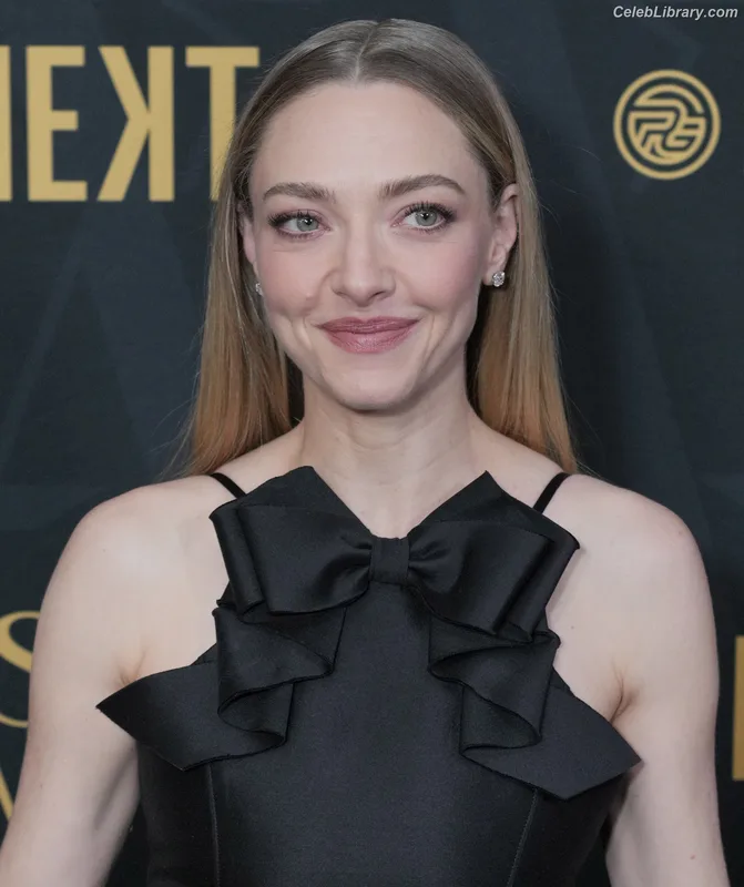 Amanda Seyfried photo 12 of 1296