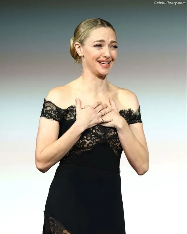 Amanda Seyfried photo 2 of 1296