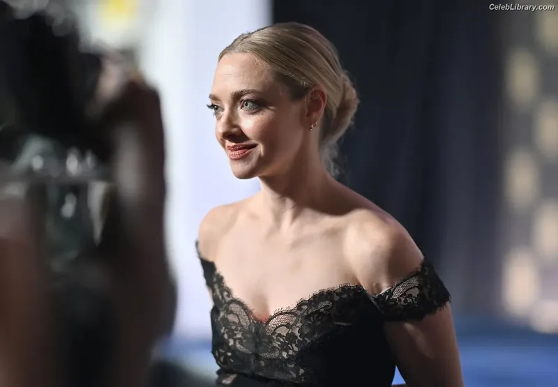 Amanda Seyfried photo 4 of 1296