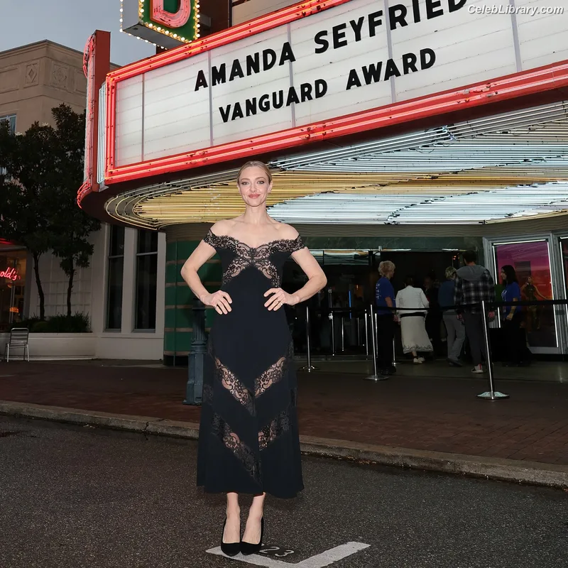 Amanda Seyfried photo 5 of 1296