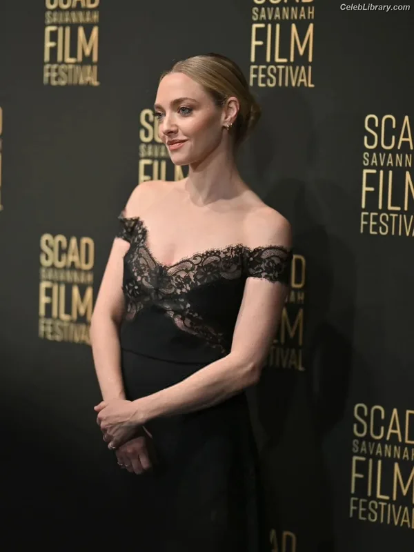 Amanda Seyfried photo 15 of 1296