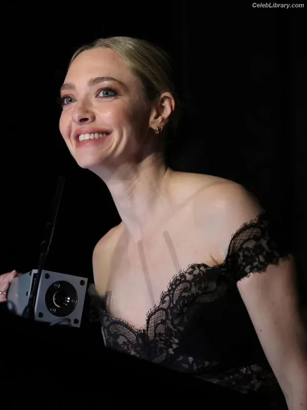 Amanda Seyfried photo 20 of 1296