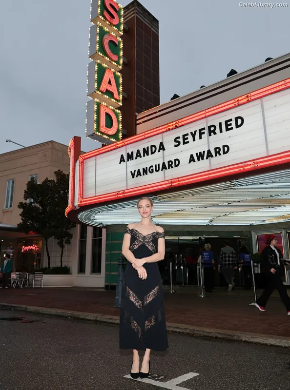 Amanda Seyfried photo 22 of 1296