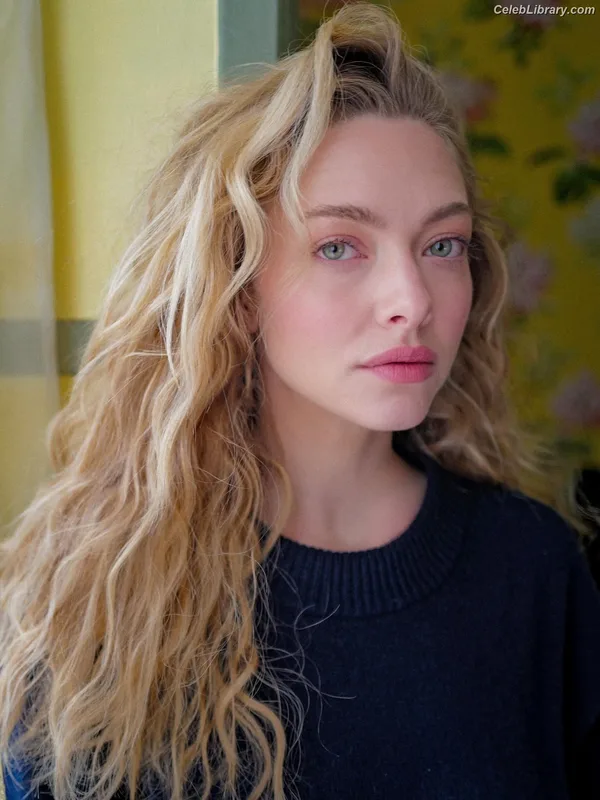Amanda Seyfried photo 3 of 1296