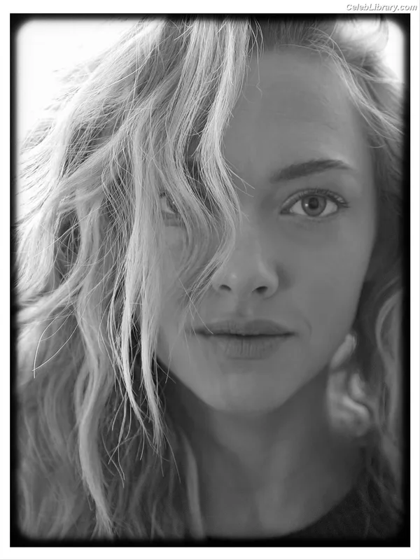 Amanda Seyfried photo 4 of 1296