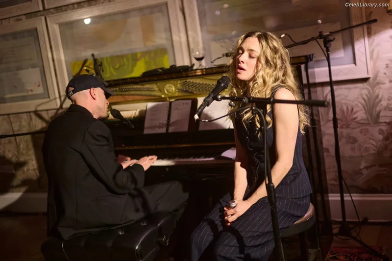 Amanda Seyfried photo 8 of 1296