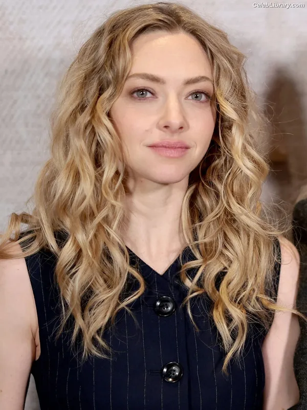 Amanda Seyfried photo 10 of 1296