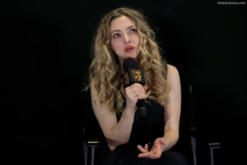 Amanda Seyfried photo 11 of 1296