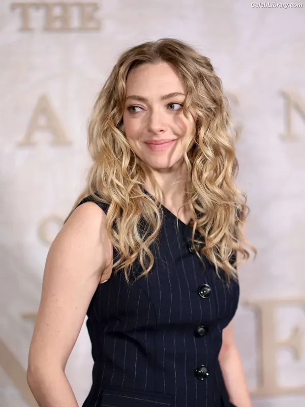 Amanda Seyfried photo 16 of 1296