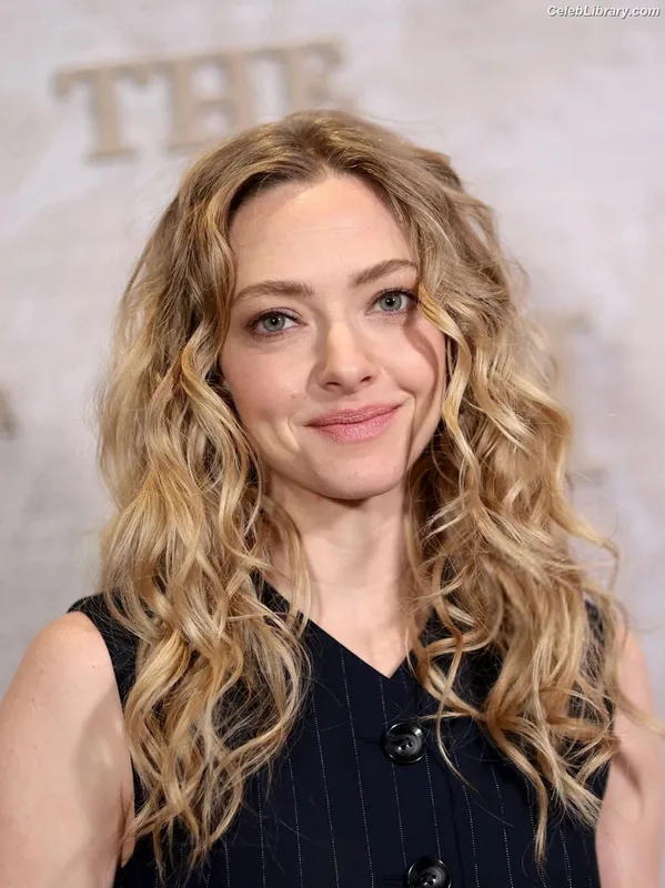 Amanda Seyfried photo 17 of 1296