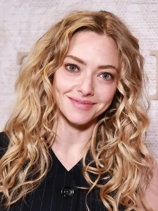 Amanda Seyfried photo 19 of 1296