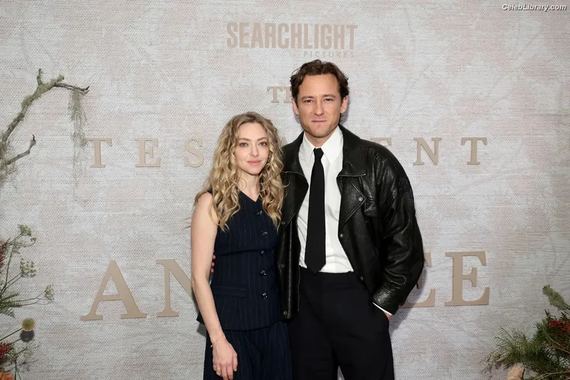 Amanda Seyfried photo 20 of 1296