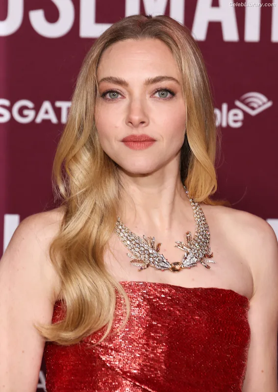 Amanda Seyfried photo 23 of 1296