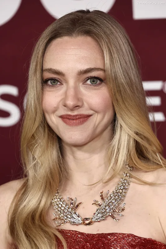Amanda Seyfried photo 14 of 1296