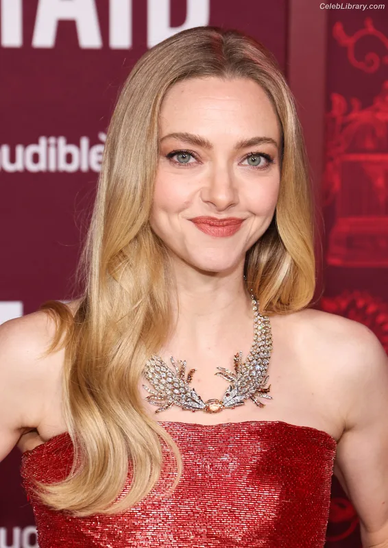 Amanda Seyfried photo 22 of 1296