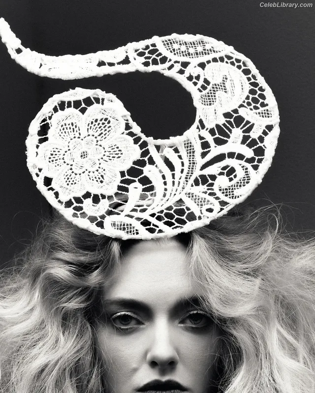 Amanda Seyfried photo 8 of 1296