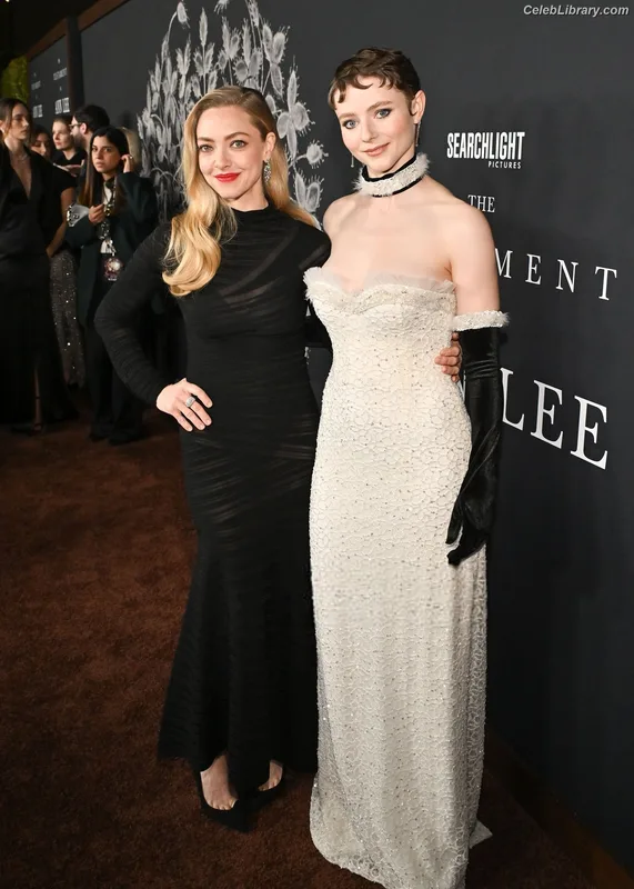 Amanda Seyfried photo 6 of 1296