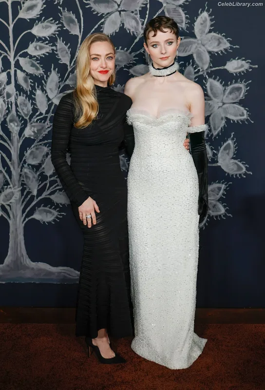 Amanda Seyfried photo 9 of 1296
