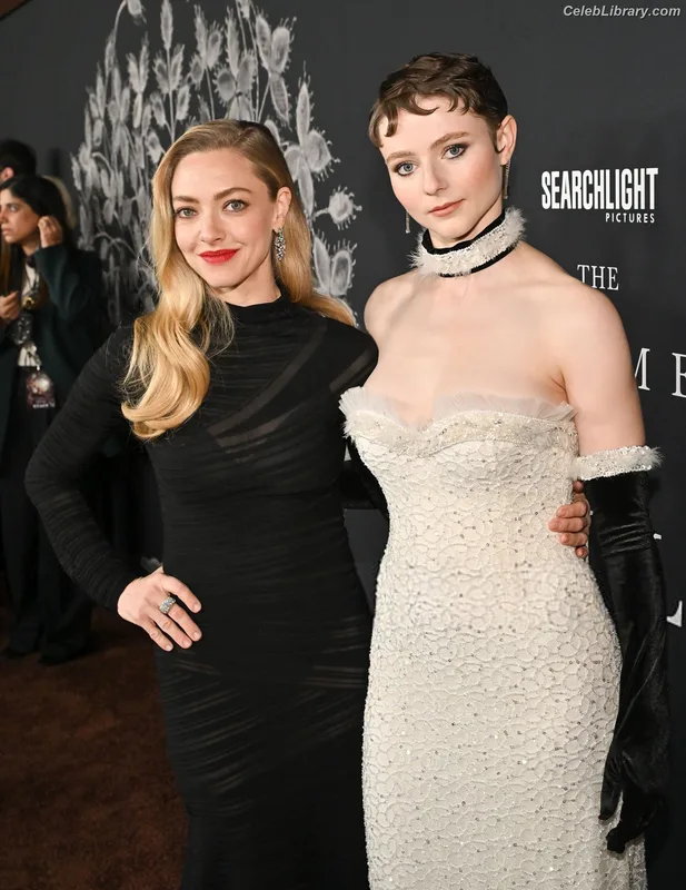 Amanda Seyfried photo 11 of 1296