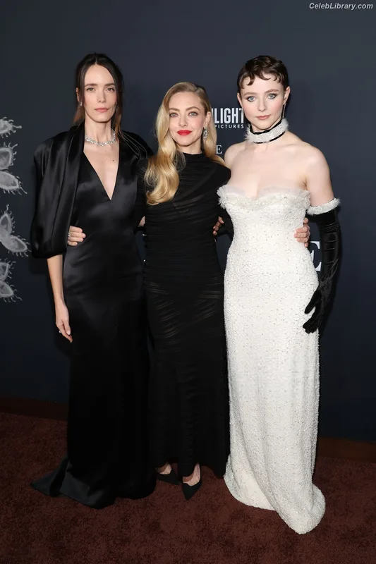 Amanda Seyfried photo 14 of 1296