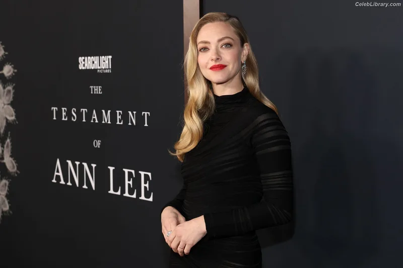 Amanda Seyfried photo 15 of 1296