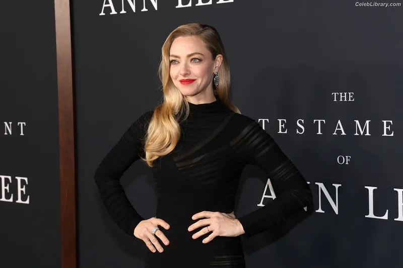 Amanda Seyfried photo 16 of 1296