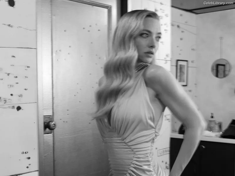 Amanda Seyfried photo 4 of 1296