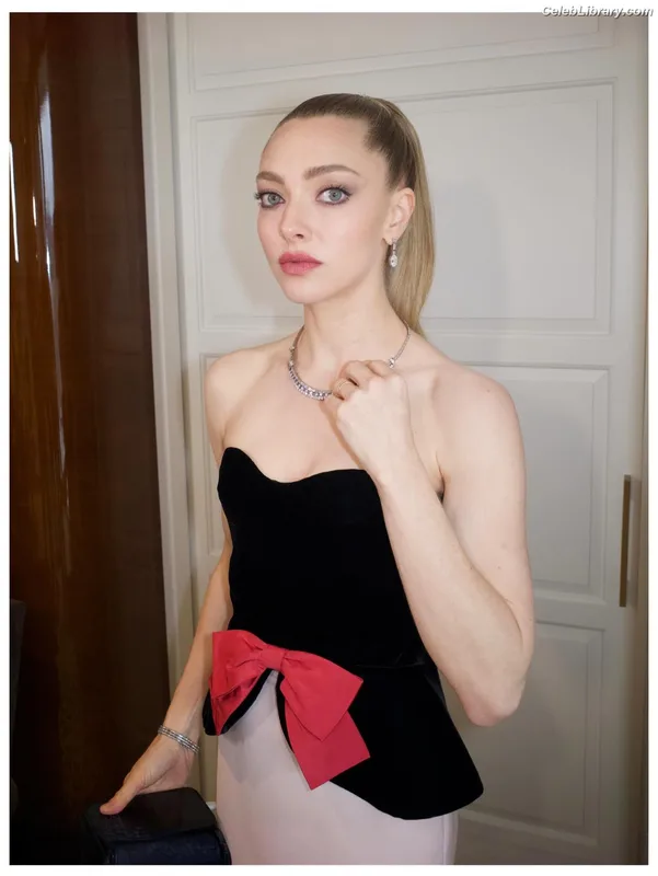 Amanda Seyfried photo 13 of 1296