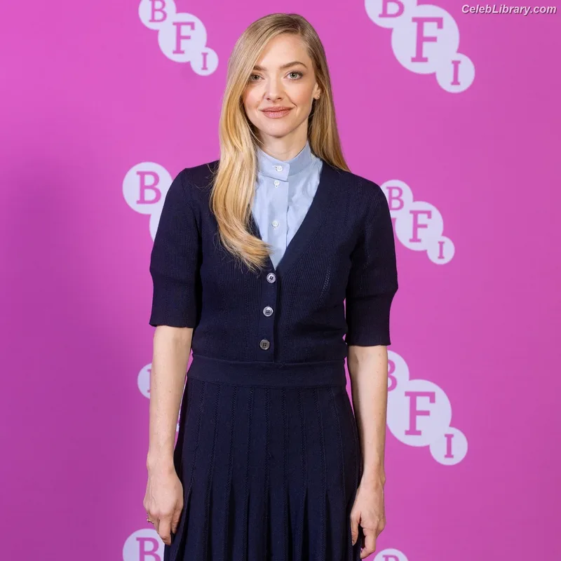 Amanda Seyfried photo 19 of 1296