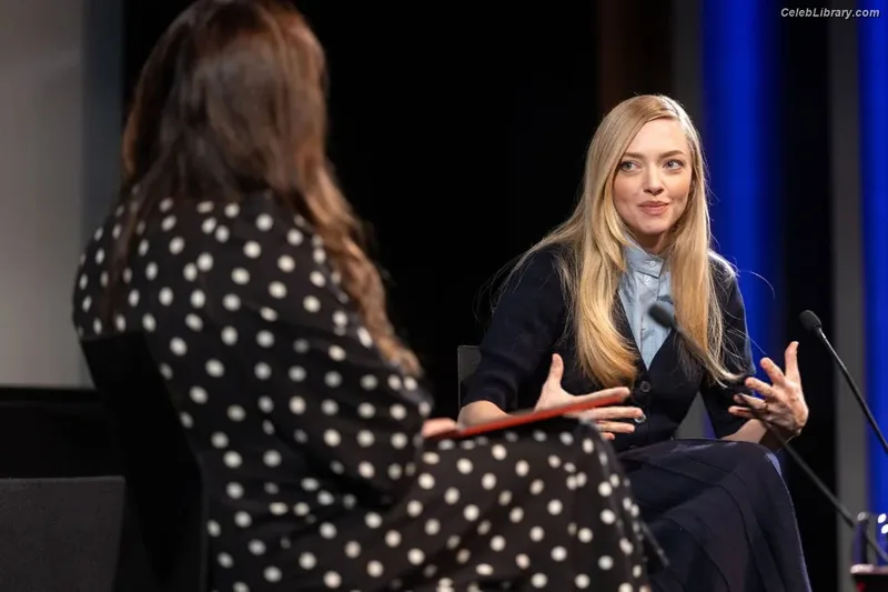 Amanda Seyfried photo 22 of 1296