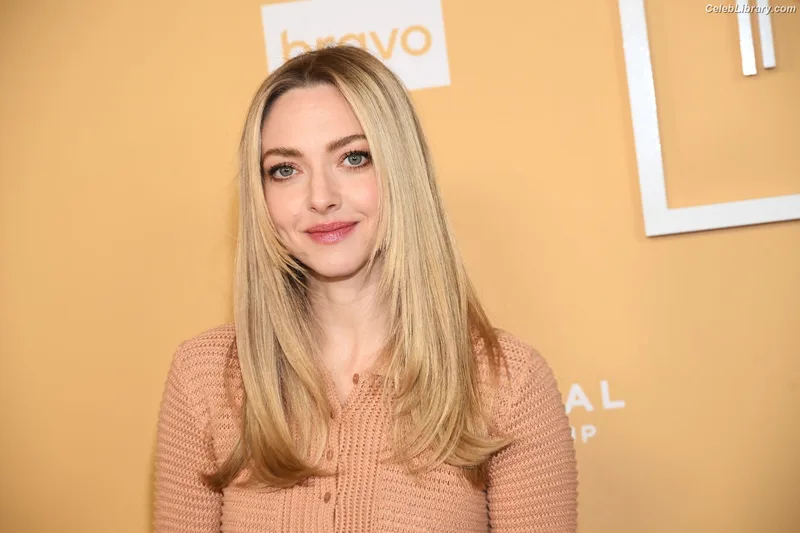 Amanda Seyfried photo 5 of 1296