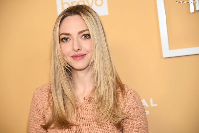 Amanda Seyfried photo 6 of 1296