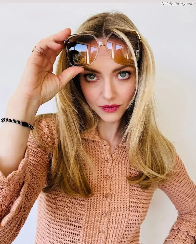Amanda Seyfried photo 10 of 1296