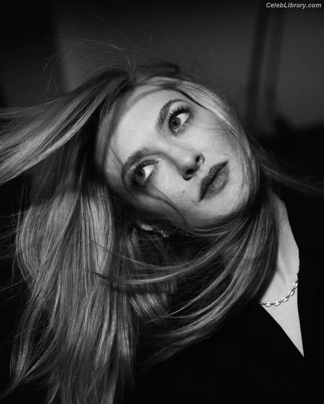 Amanda Seyfried photo 21 of 1296