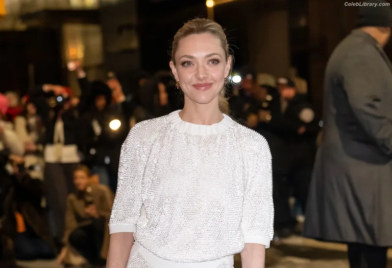 Amanda Seyfried photo 14 of 1296