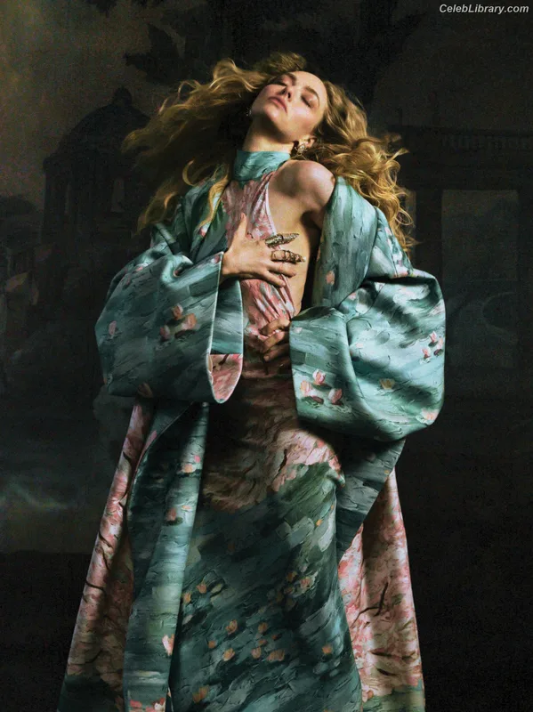Amanda Seyfried photo 11 of 1296