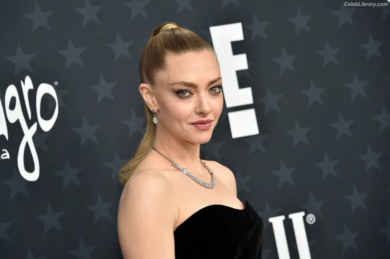Amanda Seyfried photo 13 of 1296