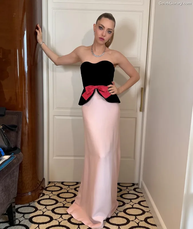 Amanda Seyfried photo 14 of 1296