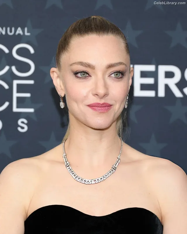 Amanda Seyfried photo 15 of 1296