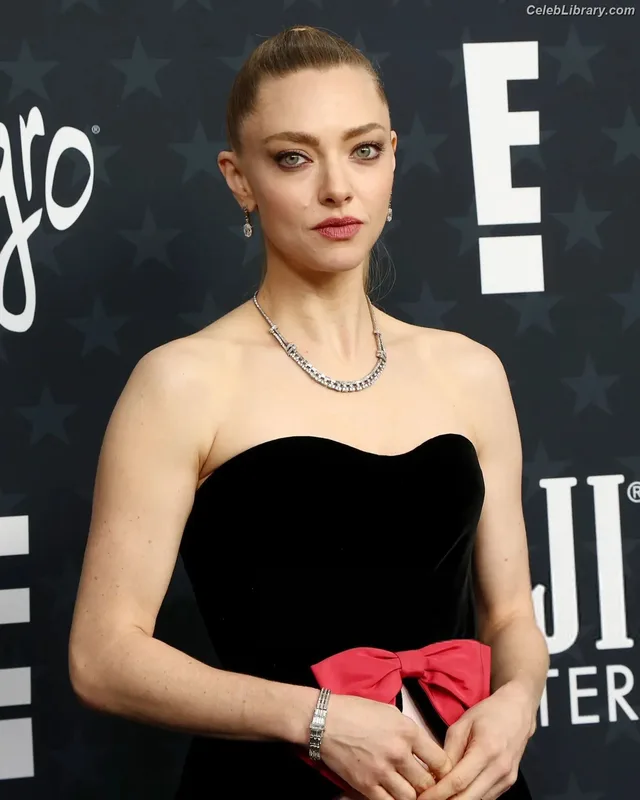 Amanda Seyfried photo 18 of 1296