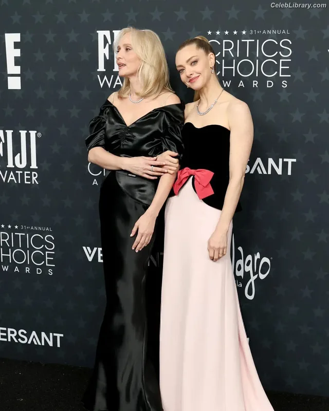 Amanda Seyfried photo 19 of 1296