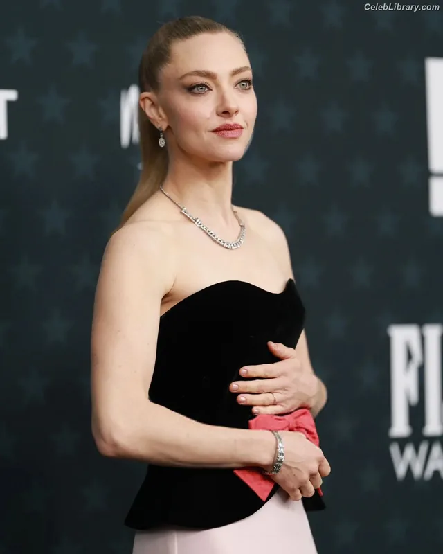 Amanda Seyfried photo 20 of 1296