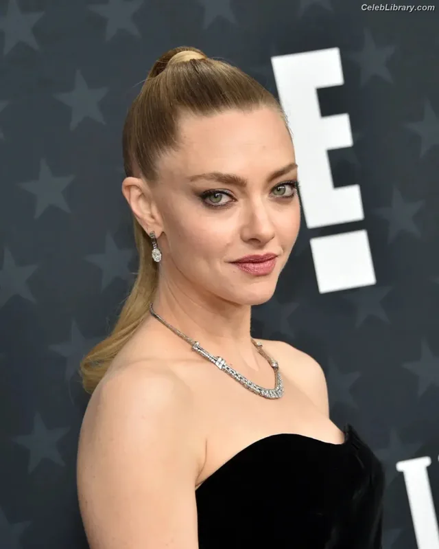 Amanda Seyfried photo 22 of 1296