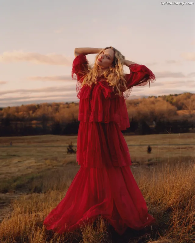 Amanda Seyfried photo 4 of 1296