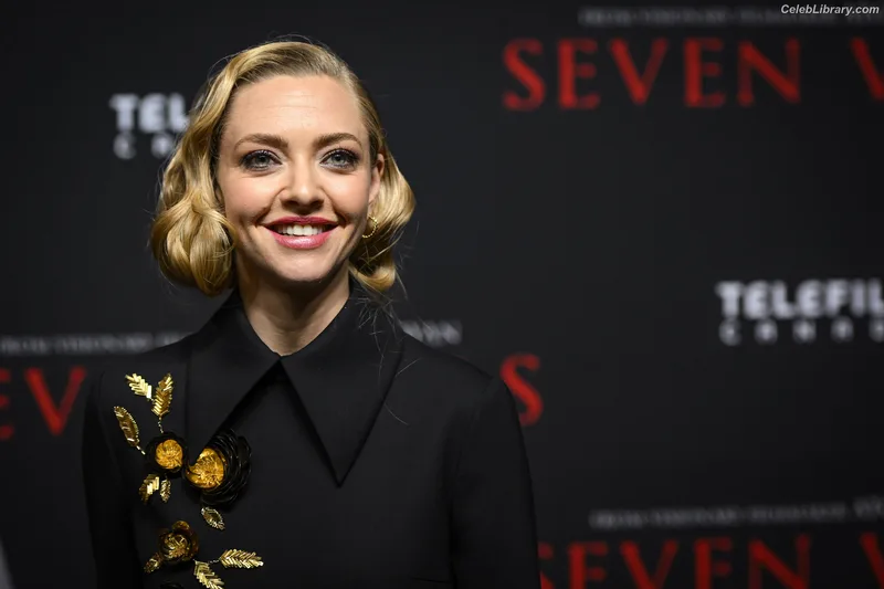 Amanda Seyfried photo 12 of 1296