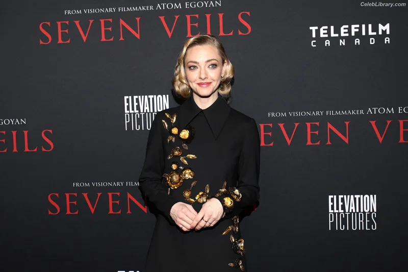 Amanda Seyfried photo 22 of 1296