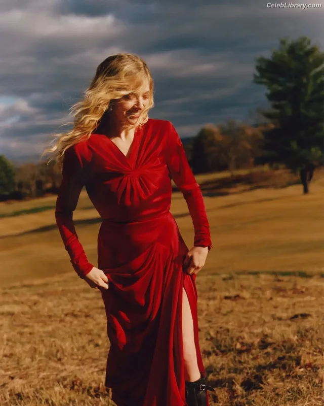 Amanda Seyfried photo 24 of 1296